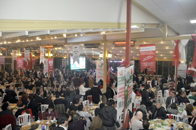 Geceye katılmak için İstanbul'da bulunan Iğdır Valisi Davut Haner ve yine katılacağını önceden bildiren Iğdır Milletvekili Nurettin Aras Iğdırlı bir polisin terör saldırısında şehit olması nedeniyle programlarını değiştirmek zorunda kaldı.