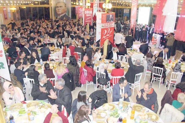 İl dışından gelen Iğdırlılar arasında ise Aralık Belediye Başkanı Bayram Teksay, Karakoyunlu Belediye Başkanı Kurban Kaya, Melekli Belediye Başkanı Ali Varol, Iğdır İl Kültür ve Turizm Müdürü Osman Engindeniz'in yanı sıra İzmir Aralıklılar Dernek Başkanı Gürsel Toksöz ve yönetim kurulu üyeleri, Iğdır ASİMDER Başkanı Göksel Gülbey, Edirne Emniyet Müdür Yardımcısı Cemalettin Kaymaz yer aldı.