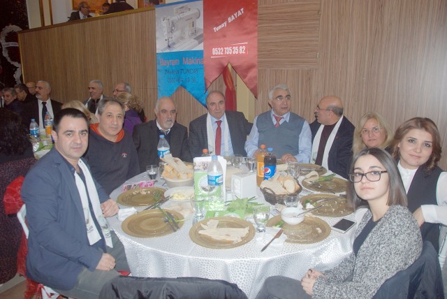 Dernek yönetiminin 2 ay boyunca gece gündüz çalışarak hazırlıklarını tamamladığı gecede davetlilere tamamı yöresel olan yiyecekler ikram edildi.