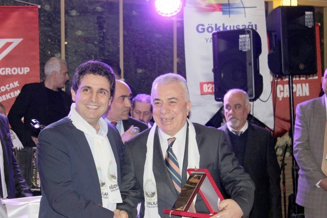 YÖNETİM VE SPONSORLARA PLAKET VERİLDİ