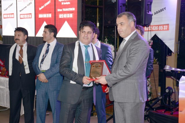 YÖNETİM VE SPONSORLARA PLAKET VERİLDİ