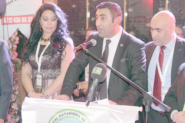 İstanbul'da yaşayan Iğdırlıların sayısının 95 bin civarında olduğunu açıklayan Av. Bayat, “Iğdır şehir merkezinin nüfusu kadar İstanbul’da Iğdırlı yaşıyor. Peki, siyasette bir Iğdırlı başbakanı, bakanı, bürokraside bir Iğdırlı müsteşarı, genel müdürü, iş hayatında bir Iğdırlı TÜSİAD ve TOBB başkanını görmenin zamanı sizce de gelmedi mi?” diye sordu. Av. Bayat sözlerine şöyle devam etti: