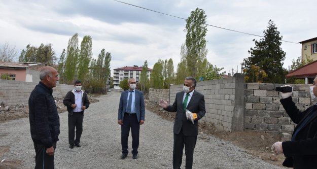 GÖNEN'DEN,EMEKLİ ÖĞRETMENE MASKE