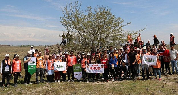 Iğdır Akud Ve Tema Vakfı Çöl İklimiyle Doğa Yürüyüşü Yaptılar