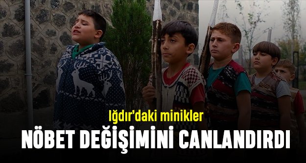 Iğdır'daki minikler nöbet değişimini canlandırdı