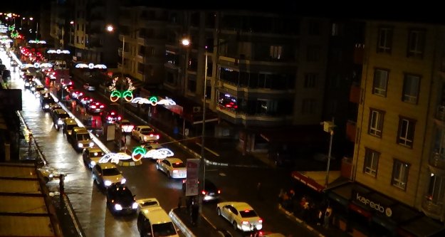 IĞDIR'DA BALKONLARDA İSTİKLAL MARŞI VE  BAYRAM COŞKUSU