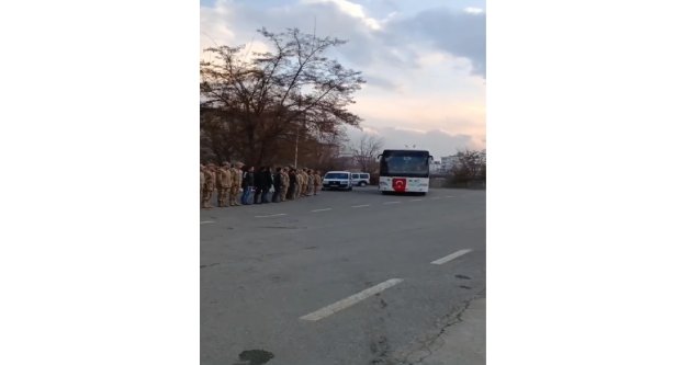 IĞDIR'DAN DEPREM BÖLGESİNE ASKER VE GÖNÜLÜLLER GİTTİ