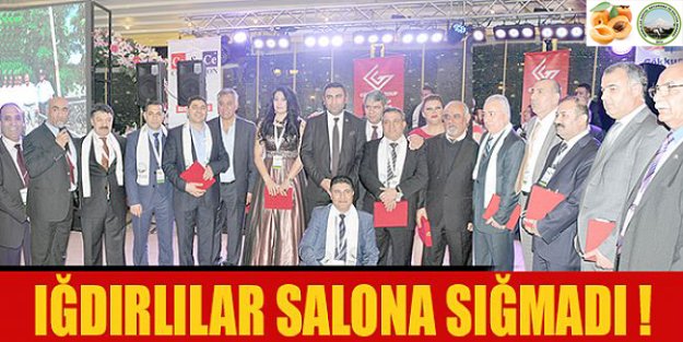 Iğdırlılar salona sığmadı!