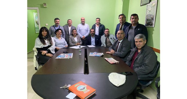 Iğdırlılar Sosyal Dayanışma ve Kültür Derneği'nin Bayrağı Cafer Kılıç'a teslim