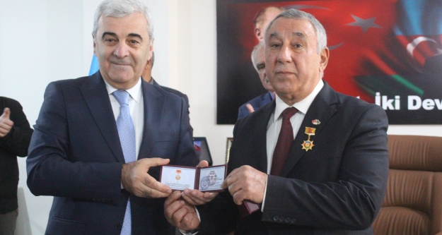 SERDAR ÜNSAL ,AZERBAYCAN CUMHURBAŞKANLIĞINCA  MADALYA İLE ÖDÜLLENDİRİLDİ