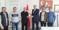 Eğitim gönüllüsü müdür onurlandırıldı