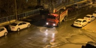 Iğdır Belediyesi yolları sabunlu suyla dezenfekte ediyor