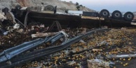 Limon Dolu Tır Devrildi, 3 Kişi Hayatını Kaybetti