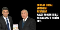 Serdar Ünsal “Yüreğim İrevan’da Kaldı “Romanını Ali Kemal Ayaz’a Hediye Etti.