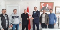 Eğitim gönüllüsü müdür onurlandırıldı