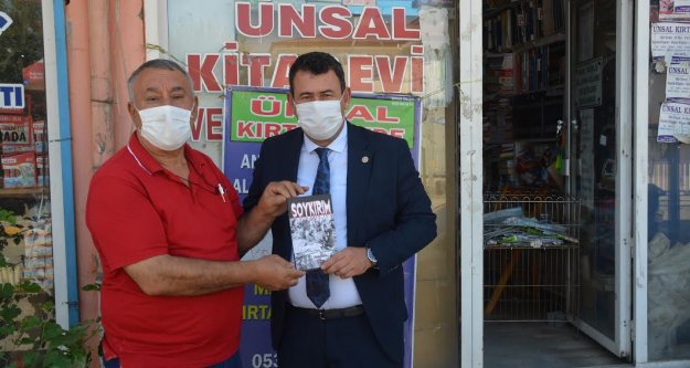 ÜNSAL ”SOYKIRIM 'KİTABINI KARADAĞ'A HEDİYE ETTİ