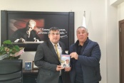 SERDAR ÜNSAL GÖÇ İDARESİ MÜDÜRÜNE AZERBAYCANLILARIN SORUNLARINI ANLATTI