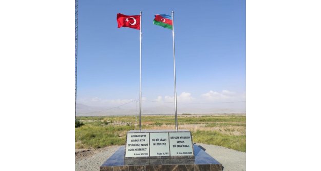 Azerbeycan bayrakları ermenistan dan görünüyor
